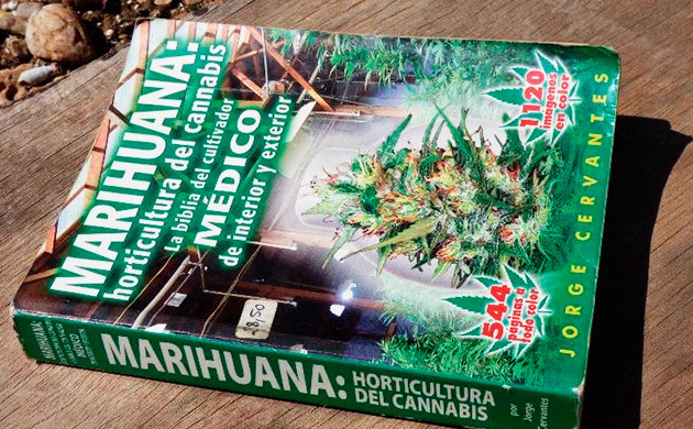 Книга Хорхе Сервантеса «Библия гровера» «Библия гровера» на английском языке